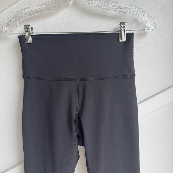 Lululemon Wunder Under Crop High-Rise *Full-On Luxtreme 23" Black size 6 - Picture 8 of 8